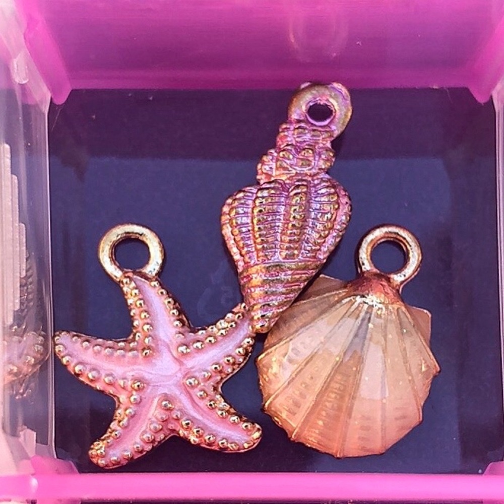 BRAND NEW 3 Adorable Colorful Seaside Charms 1/2" - Picture 4 of 11